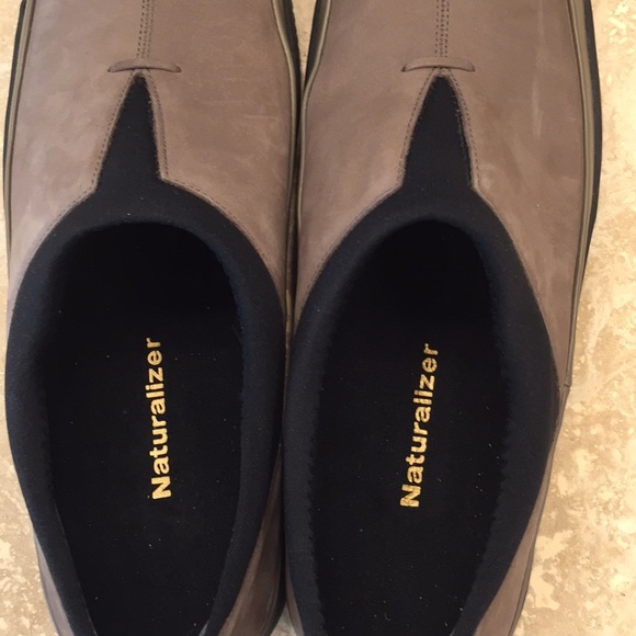 Naturalizer Slip On - Picture 5 of 8